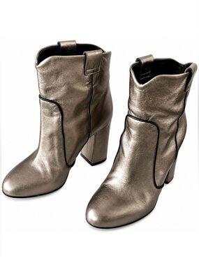MIMOSA leather booties.